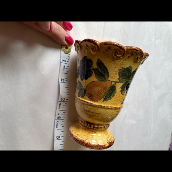 CIC Vintage Country Salt & Pepper Pottery Shakers - Picture 5 of 9